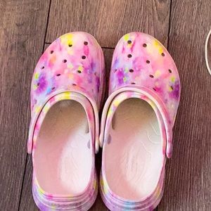 Tie dye arch fit Skechers crocs